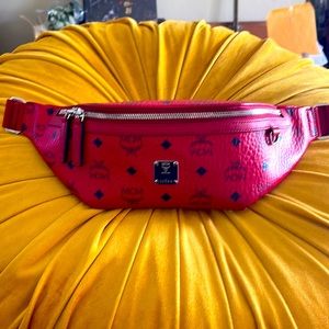 MCM FURSTEN  medium belt bag only used a couple times. Pristine condition❤️